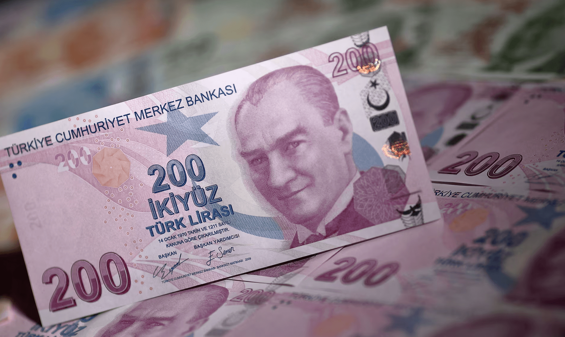 Emekli Maaşları Artıyor, Yurt Dışı Çıkış Harcı Yükseliyor: Torba Kanun Teklifi Meclis’te