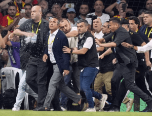 Ali Koç bir anda kendini yerde buldu: Çirkin Saldırı Anbean Görüntülendi
